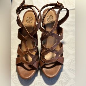Size 8 1/2 Daisy Fuentes wedges